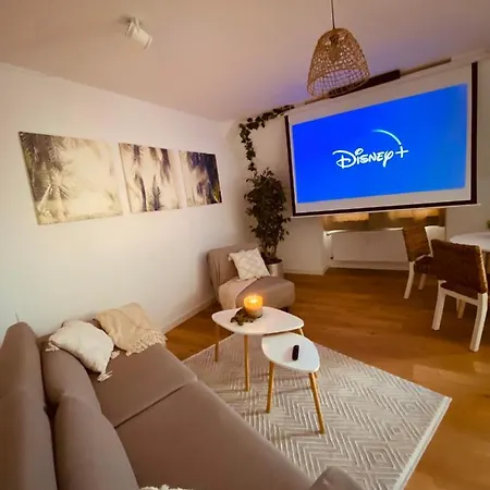 Cinema - 2-zi & Kueche, Balkon & Heimkino Apartament