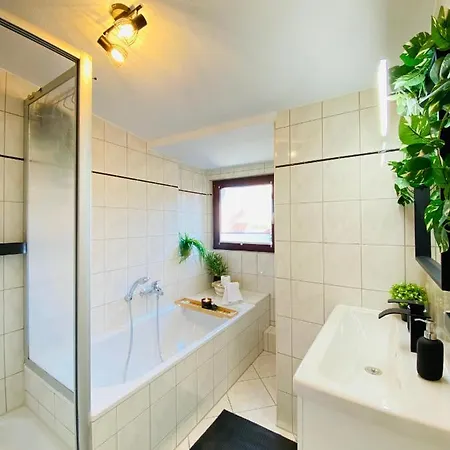 Cinema - 2-zi & Kueche, Balkon & Heimkino Apartament