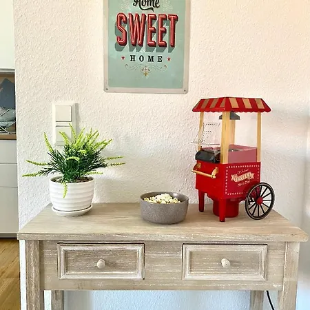 Cinema - 2-zi & Kueche - Balkon Appartement *