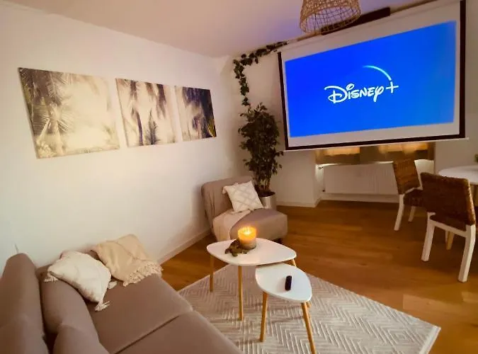 Home Cinema - 2-Zi & Kueche, Balkon & Heimkino Apartman